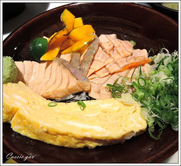 【內湖餐廳】日式料理 | 瞞著爹(江南店)生魚海鮮丼飯、炙燒鮭魚 @凱西跳跳糖の美食旅遊