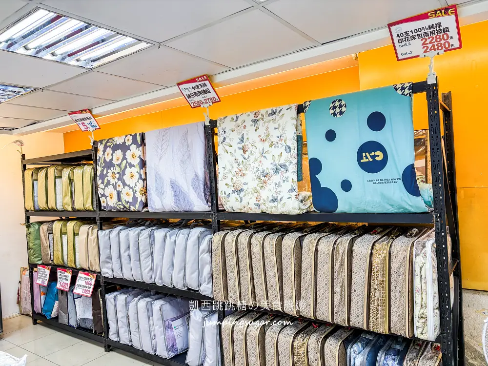 萬華寢具廠拍 ! 快閃活動只到12/3~涼被枕頭買一送一! 精選四季毯349元、棉被990元 ! 地址:萬華區青年路12號(可刷卡/青年公園正對面)
