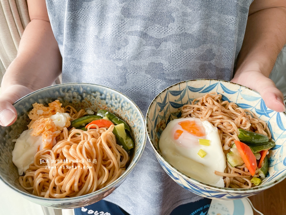 乾拌麵推薦 ! 台北麻辣火鍋名店『川巴子招牌拌麵』蔥油拌麵、川味辣麵兩種口味~