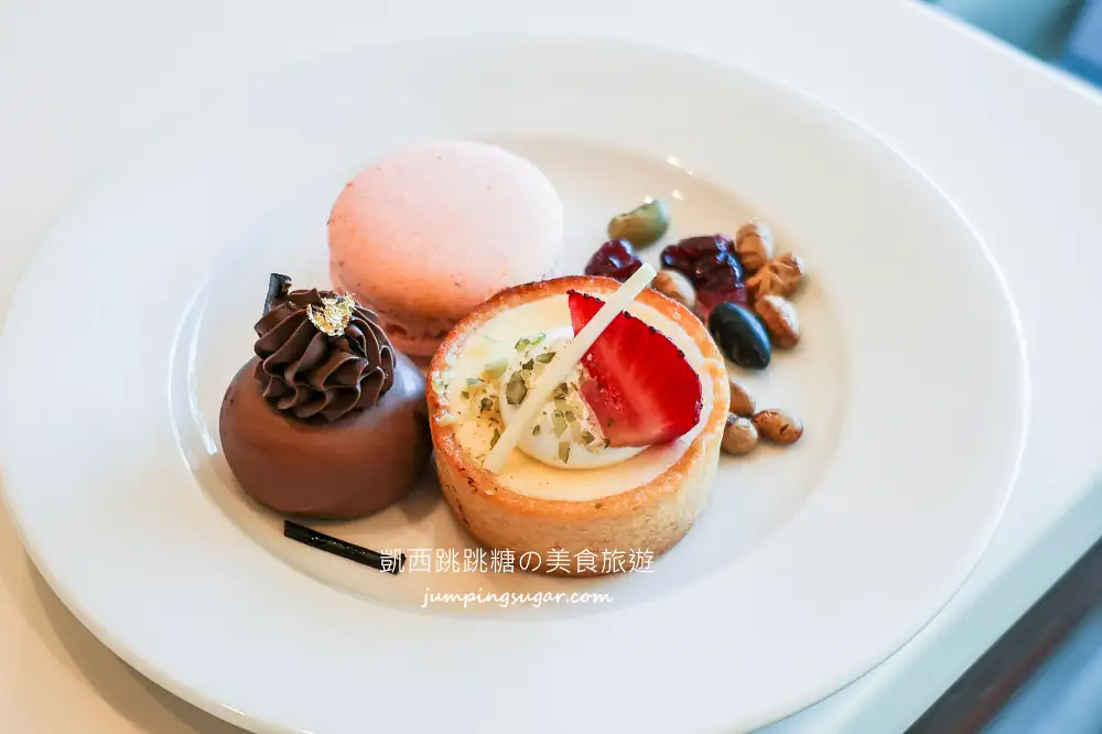 台北六福萬怡酒店【敘日全日餐廳】自助餐吃到飽，菜單價錢一次看！
