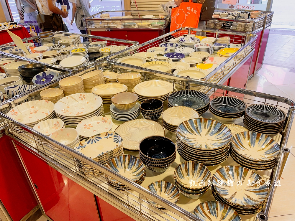 [西門町] 日本陶瓷碗盤特賣3個100起，成都路54號(捷運西門站1號出口)