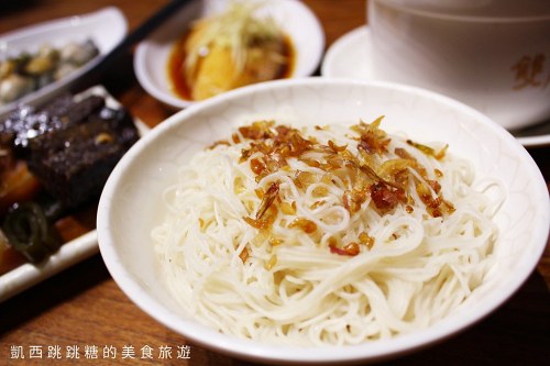 【台北善導寺美食】雙月食品社，油飯雞湯必點推薦(菜單價錢)