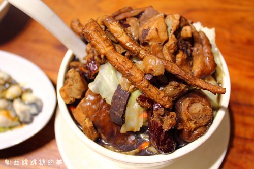 【台北善導寺美食】雙月食品社，油飯雞湯必點推薦(菜單價錢)