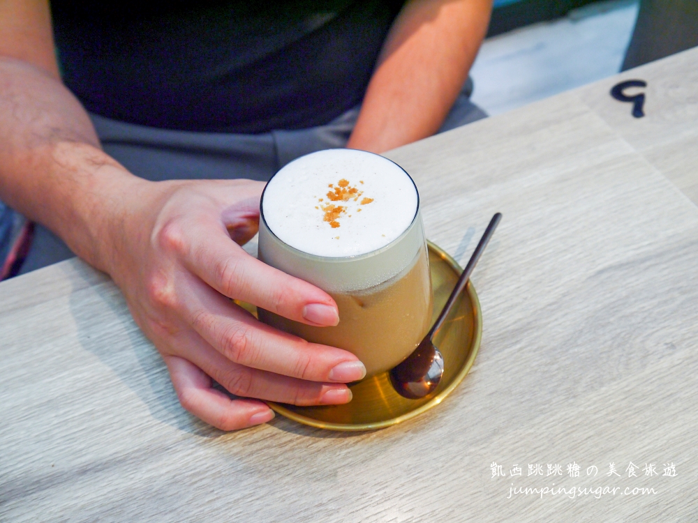 【At.First早寓】台北超美玻璃屋咖啡廳，好吃大份量免服務費 !