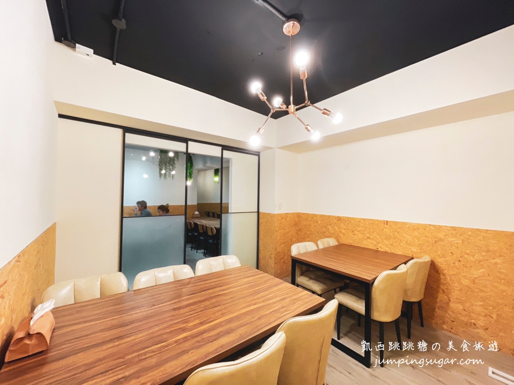 【At.First早寓】台北超美玻璃屋咖啡廳，好吃大份量免服務費 !