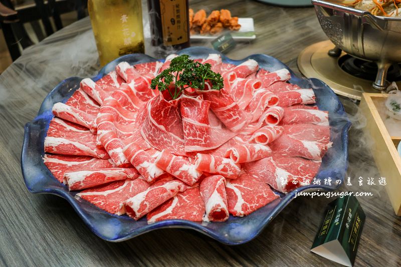 【中山區美食】青花驕麻辣鍋，新菜單上市「驕香松露菌菇鍋」、「青麻椒肥牛鍋」加碼升級 !