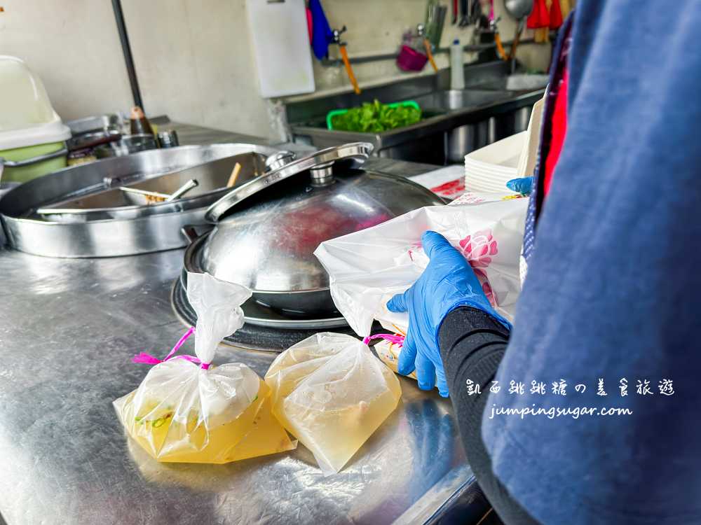 彰化田中美食 | 老担高麗菜飯，必點香炒麵、豆腐湯便宜好吃 !