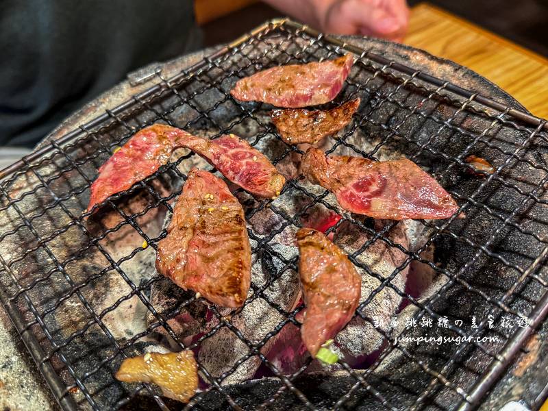 蘆洲超人氣燒肉屋，平價日式炭火烤肉，徐匯廣場捷運站旁（菜單價錢）