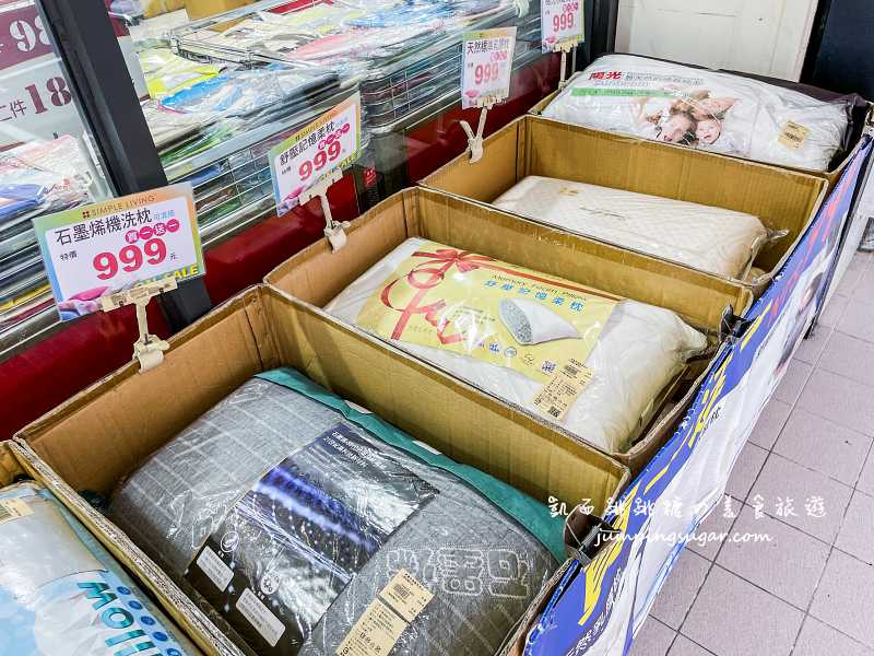 夏季涼被、枕頭寢具買一送一 ! 全館廠拍出清49元起，地址 : 台北龍江路247號(近台北大學/中山國中站)