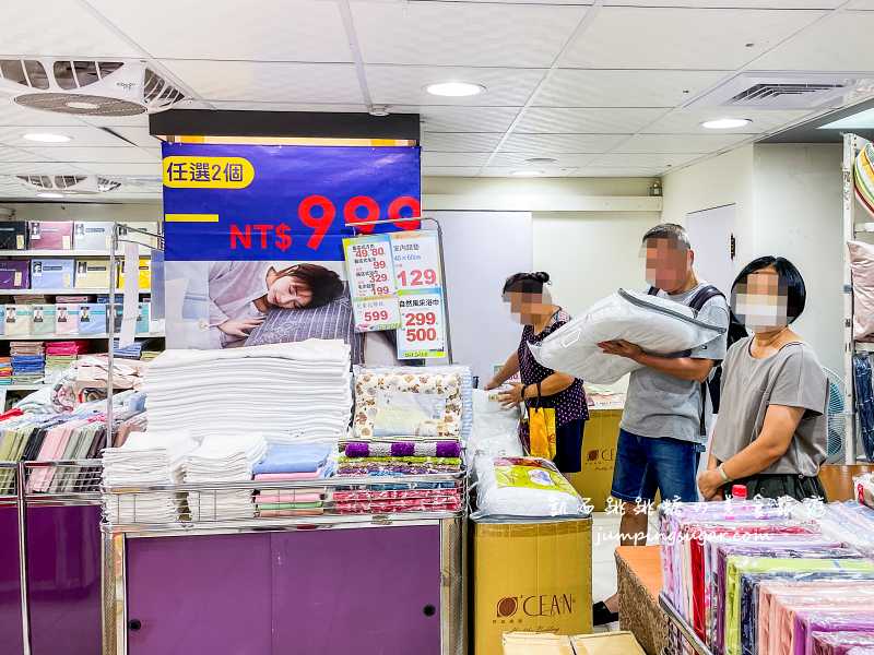 夏季涼被、枕頭寢具買一送一 ! 全館廠拍出清49元起，地址 : 台北龍江路247號(近台北大學/中山國中站)