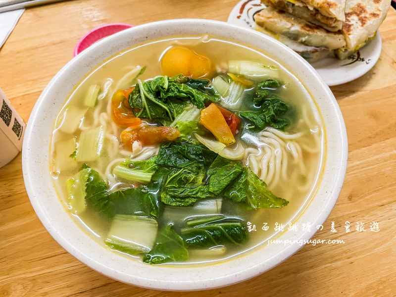 【民生社區美食】小王記麵食館，招牌厚片蔥油餅，好吃不油(菜單)