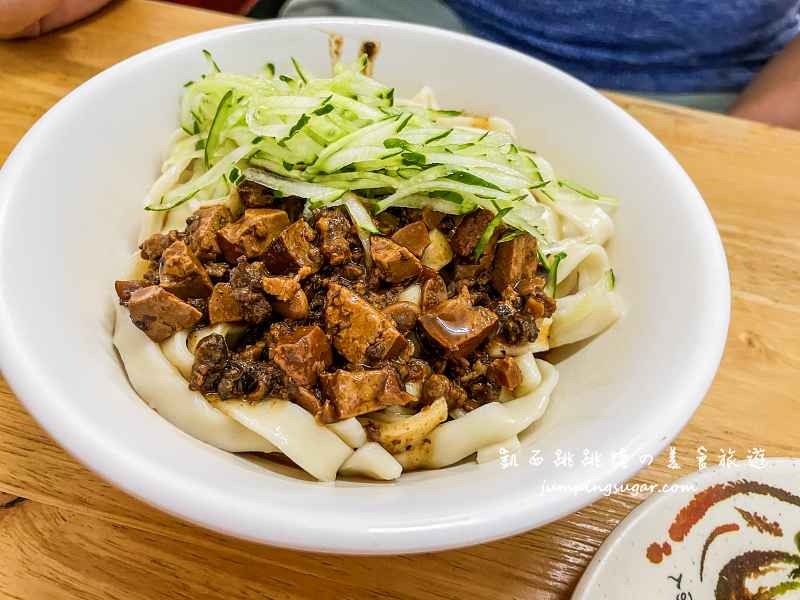 【民生社區美食】小王記麵食館，招牌厚片蔥油餅，好吃不油(菜單)