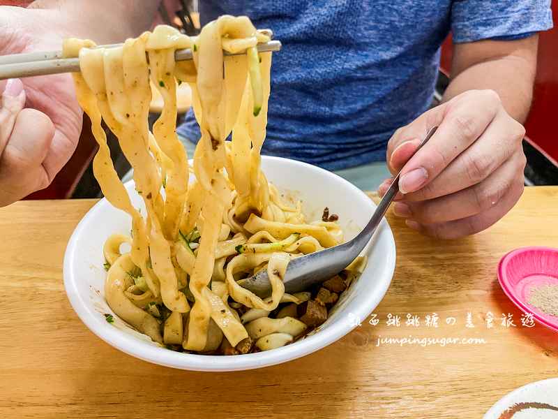 【民生社區美食】小王記麵食館，招牌厚片蔥油餅，好吃不油(菜單)