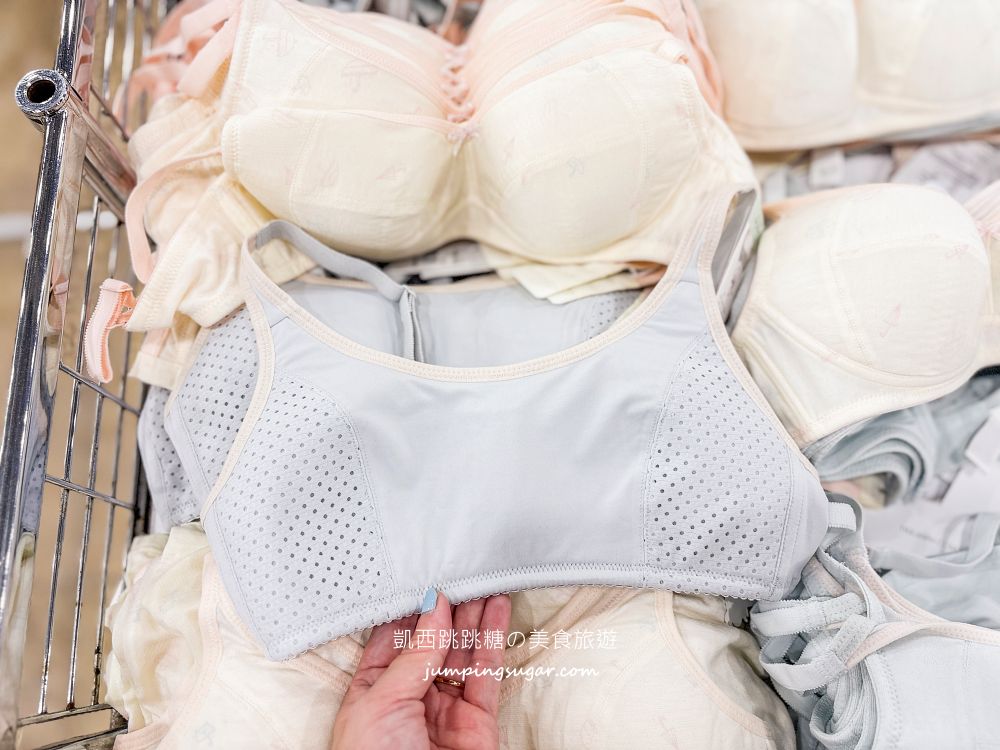 最後倒數 ! 全館買2送3 ! 黛安芬內衣特賣會,內褲5件888元 ! 快閃活動只到1/5~地址 : 台北市中山區南京東路三段77號(玫瑰夫人) 最後倒數 ! 全館買2送3 ! 黛安芬內衣特賣會,內褲5件888元 ! 快閃活動只到1/5~地址 : 台北市中山區南京東路三段77號(玫瑰夫人)