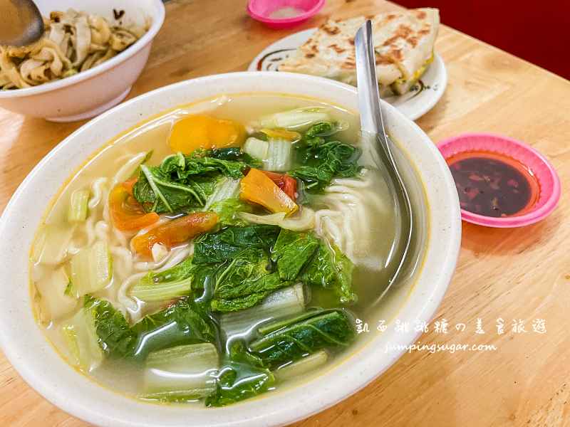 【民生社區美食】小王記麵食館，招牌厚片蔥油餅，好吃不油(菜單)