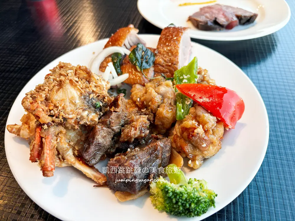 2026台北凱撒大飯店自助餐，150分鐘吃到飽，牛排三點蟹爽吃(菜單價錢)