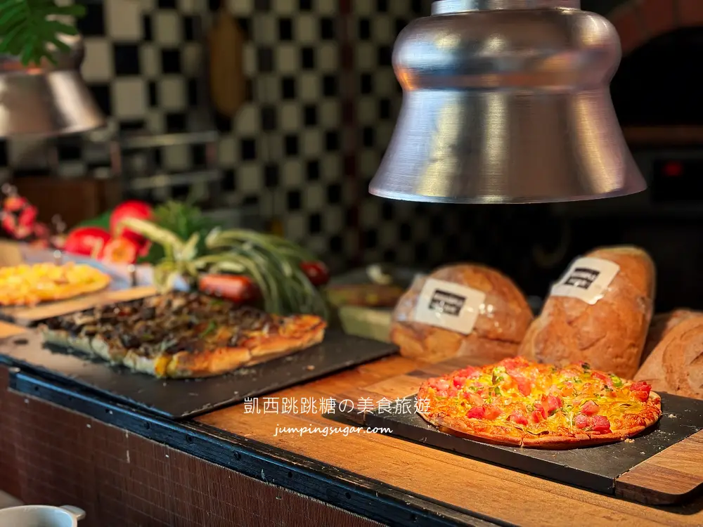 2026台北凱撒大飯店自助餐，150分鐘吃到飽，牛排三點蟹爽吃(菜單價錢)