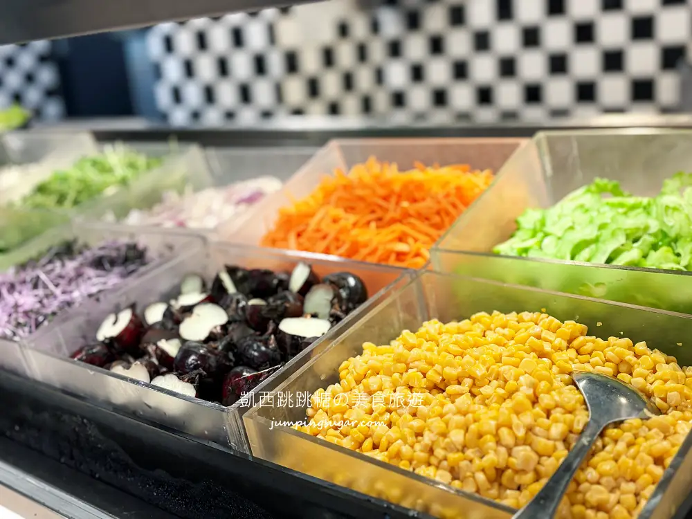 2026台北凱撒大飯店自助餐，150分鐘吃到飽，牛排三點蟹爽吃(菜單價錢)