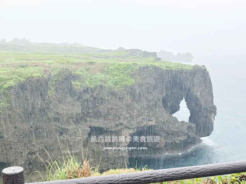 日本沖繩一日遊這樣安排 ! 輕鬆玩古宇利島、美麗海水族館、美國村與萬座毛(含門票中文導覽)