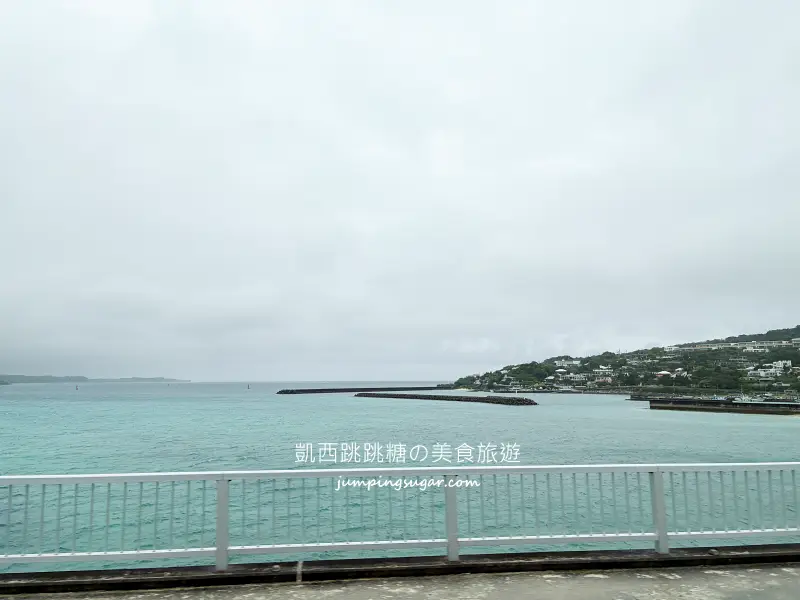 日本沖繩一日遊這樣安排 ! 輕鬆玩古宇利島、美麗海水族館、美國村與萬座毛(含門票中文導覽)