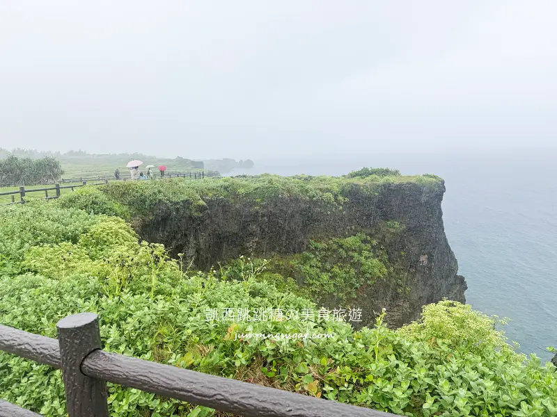 日本沖繩一日遊這樣安排 ! 輕鬆玩古宇利島、美麗海水族館、美國村與萬座毛(含門票中文導覽)