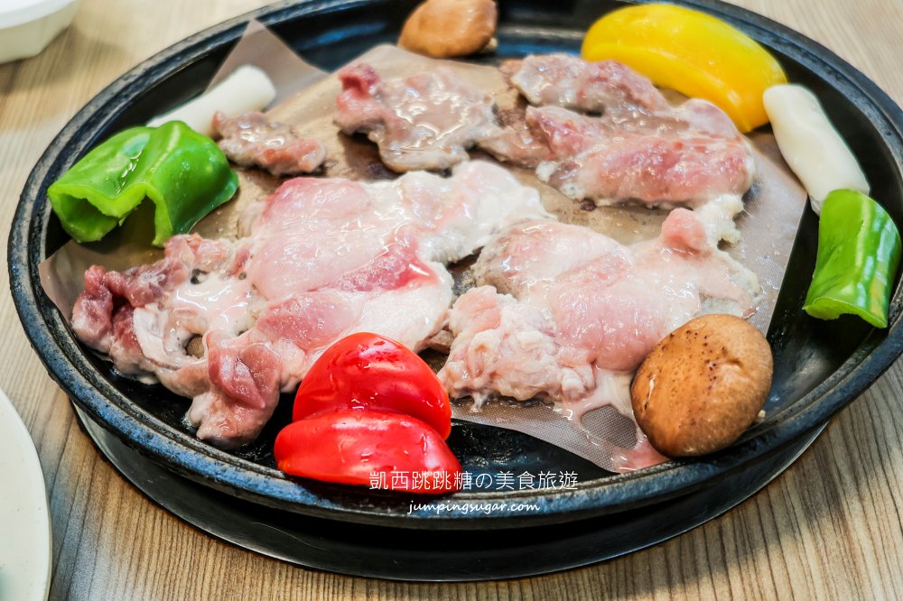 想肉了，台北信義區火烤兩吃吃到飽，一人500元有找 (菜單價錢)