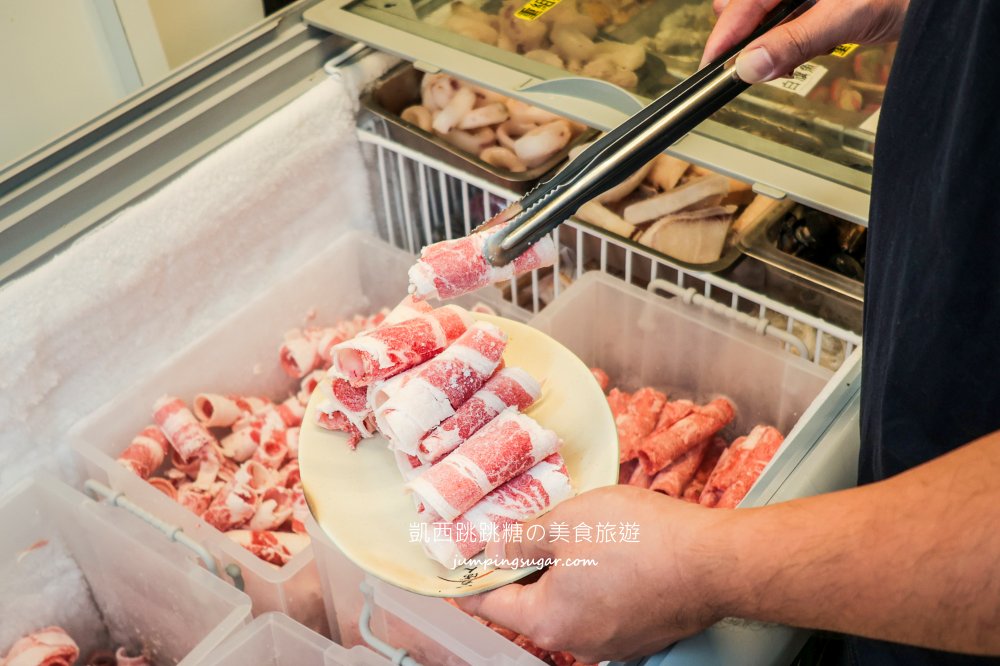 想肉了，台北信義區火烤兩吃吃到飽，一人500元有找 (菜單價錢)