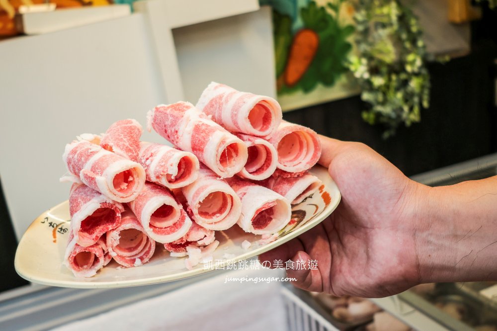 想肉了，台北信義區火烤兩吃吃到飽，一人500元有找 (菜單價錢)