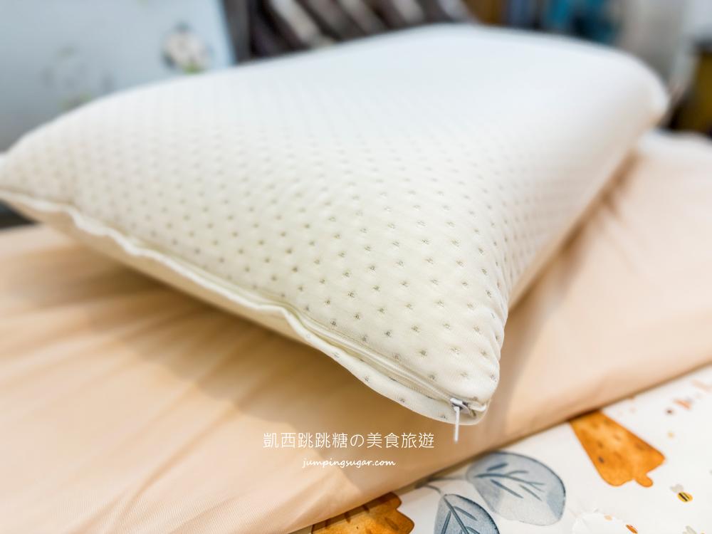 【板橋三猿廣場B1】超值寢具大出清 ! 宿舍床墊590元，枕頭涼被買一送一；板橋文化路一段360號(可刷卡)
