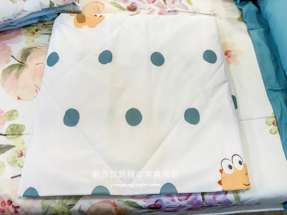 【台北民族東路】飯店級寢具特賣OUTLET ! 最低只要99起 ! 枕頭買一送一、涼爽紗涼被兩件1000；地址 : 台北民族東路2號(海霸王對面)