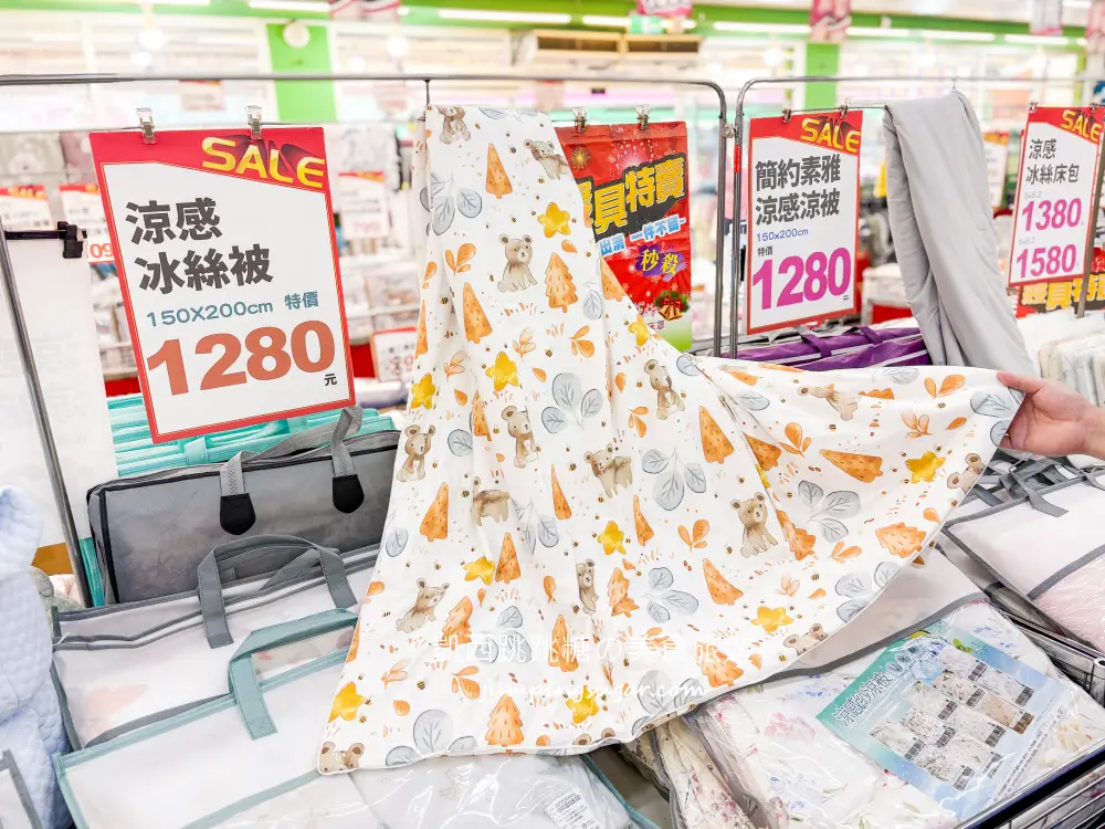 新莊寢具特賣會！宿舍床墊590元、涼被枕頭買一送一 ! 快閃優惠只到 8/25，地址:新莊區富國路95號(可刷卡)