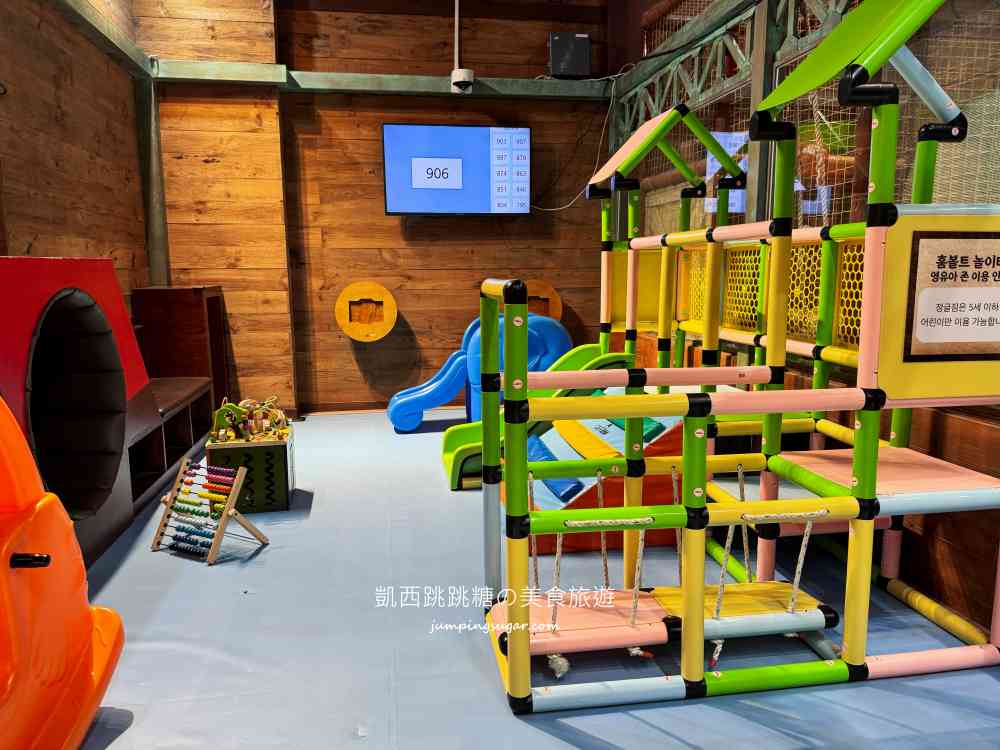 【首爾親子景點推薦】Zoolung Zoolung室內動物園，互動餵食太好玩