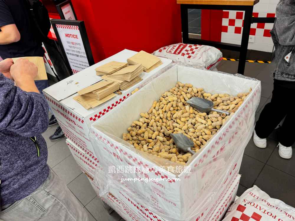 【首爾美食】Five Guys韓國必吃漢堡店！巨無霸份量+免費花生吃到飽(菜單價錢)