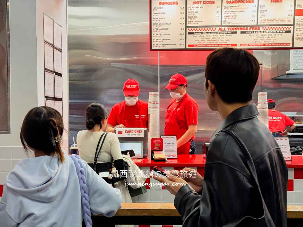 【首爾美食】Five Guys韓國必吃漢堡店！巨無霸份量+免費花生吃到飽(菜單價錢)