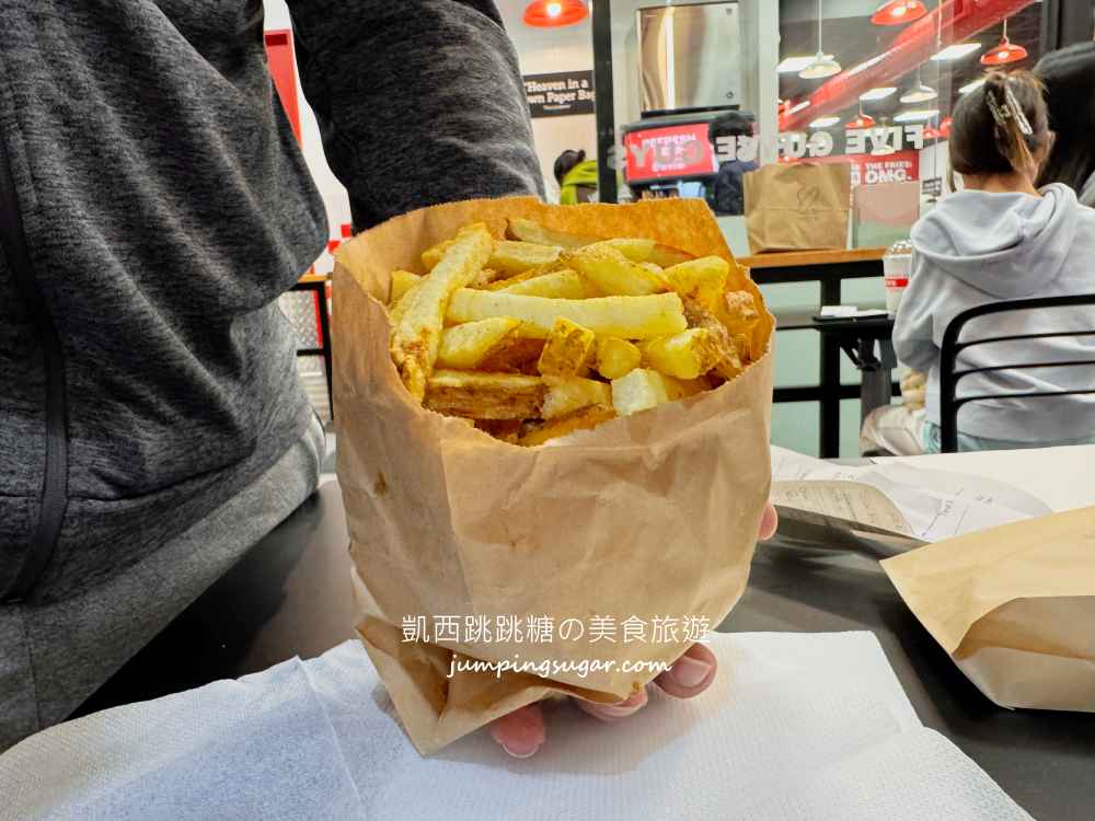 【首爾美食】Five Guys韓國必吃漢堡店！巨無霸份量+免費花生吃到飽(菜單價錢)