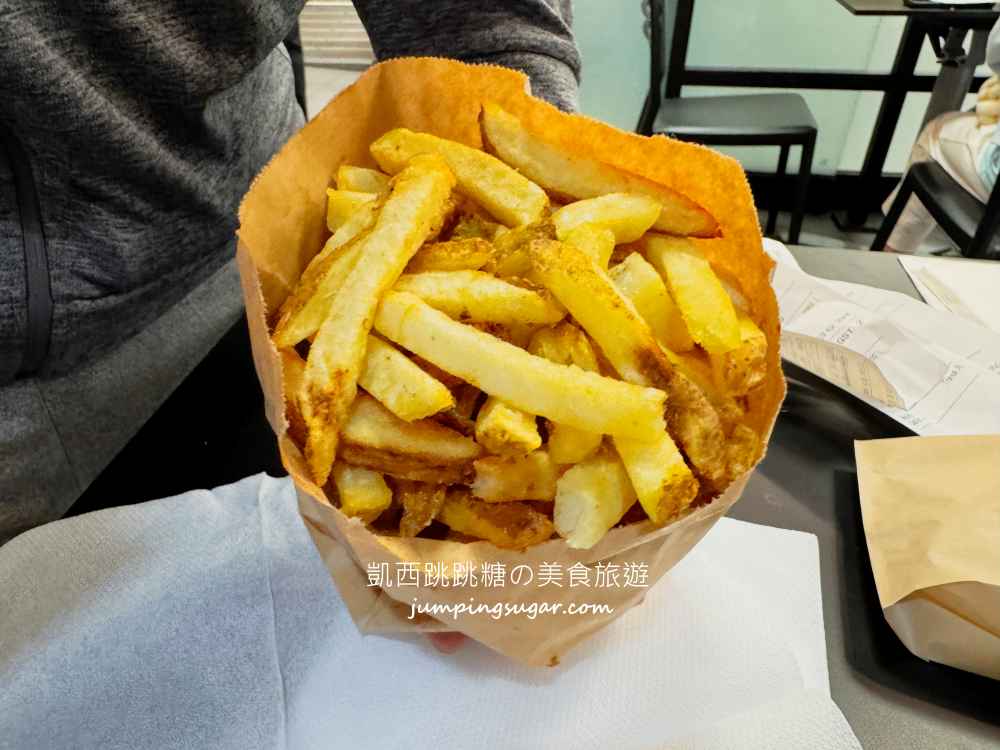 【首爾美食】Five Guys韓國必吃漢堡店！巨無霸份量+免費花生吃到飽(菜單價錢)