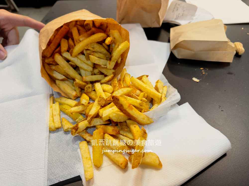 【首爾美食】Five Guys韓國必吃漢堡店！巨無霸份量+免費花生吃到飽(菜單價錢)