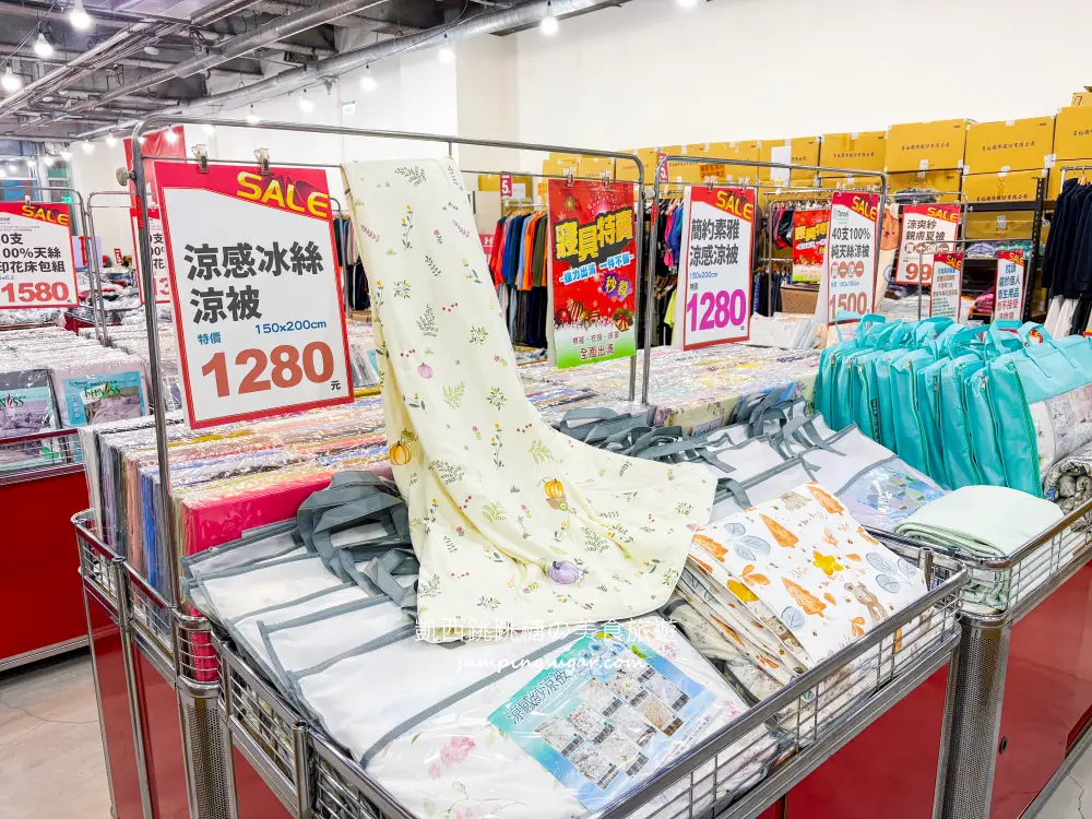 【內湖/捷運西湖站2號出口】寢具快閃特賣登場！只到8/17，精選床包299、枕頭350、床墊590元、涼被買一送一 ! 地址:台北內湖路一段246號(可刷卡)