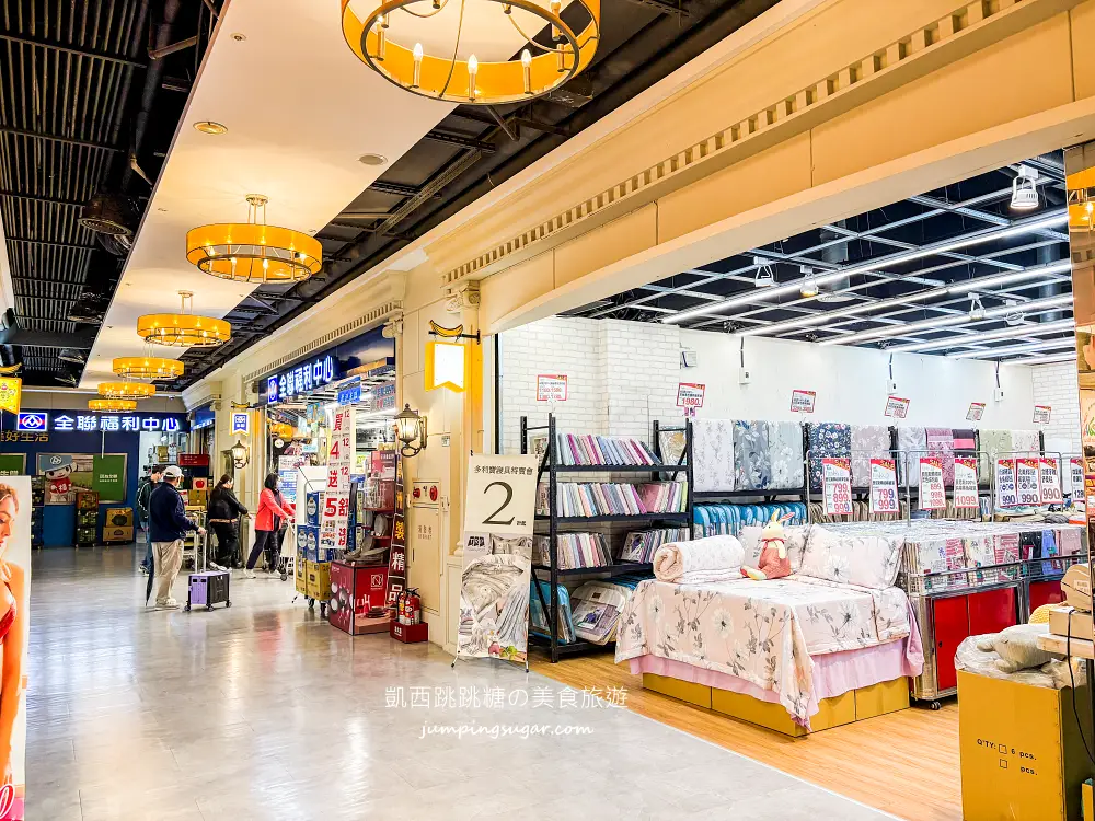 【板橋三猿廣場B1】超值寢具大出清 ! 精選毛毯199元，棉被特價990，枕頭買一送一；地址 : 板橋文化路一段360號(可刷卡)