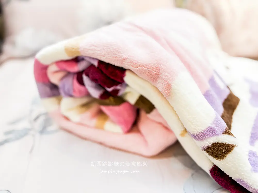 【板橋三猿廣場B1】超值寢具大出清 ! 精選毛毯199元,棉被特價990,枕頭買一送一;地址 : 板橋文化路一段360號(可刷卡) 【板橋三猿廣場B1】超值寢具大出清 ! 精選毛毯199元,棉被特價990,枕頭買一送一;地址 : 板橋文化路一段360號(可刷卡)