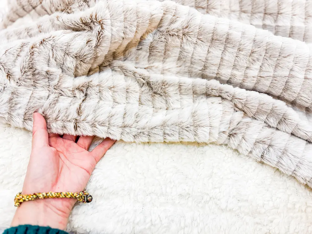 【板橋三猿廣場B1】超值寢具大出清 ! 精選毛毯199元,棉被特價990,枕頭買一送一;地址 : 板橋文化路一段360號(可刷卡) 【板橋三猿廣場B1】超值寢具大出清 ! 精選毛毯199元,棉被特價990,枕頭買一送一;地址 : 板橋文化路一段360號(可刷卡)