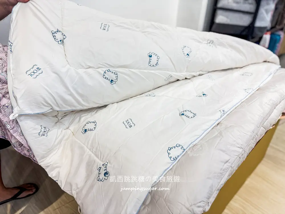 【三峽寢具廠拍】精選床包299、床墊590元、棉被990元 ! 枕頭毛毯買一送一! 快閃活動只到12/30~地址:三峽區民生街119號(三峽市場旁)