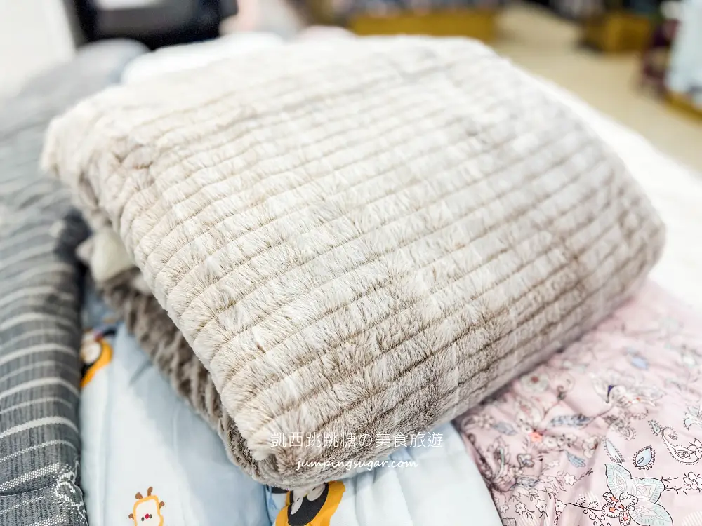 【三峽寢具廠拍】精選床包299、床墊590元、棉被990元 ! 枕頭毛毯買一送一! 快閃活動只到12/30~地址:三峽區民生街119號(三峽市場旁)