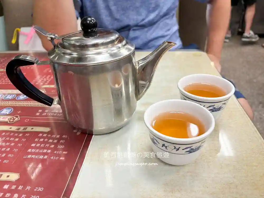 【台北麟光站美食】香濱燒臘 | 台北好吃便當推薦，必吃烤鴨叉燒(菜單價錢)