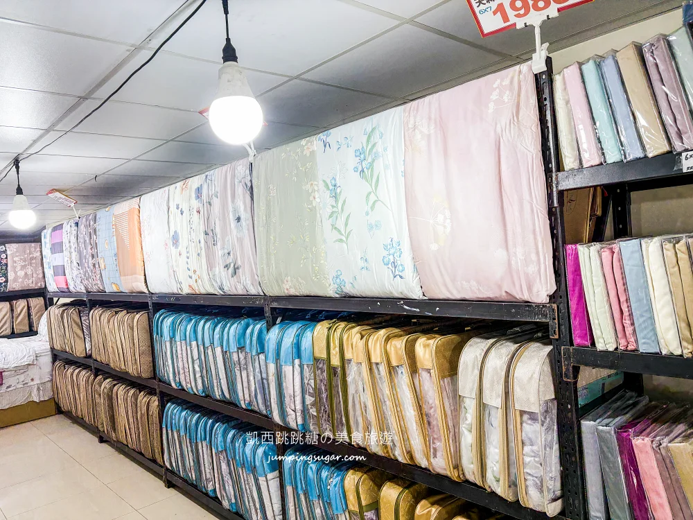 【台北延吉街寢具特賣】快閃活動只到5/24~天絲涼被、枕頭買一送一! 床墊590元 ! 地址:台北市松山區延吉街27-1號(可刷卡/福德涼麵斜對面)