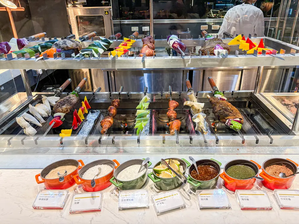 台北寒舍艾美酒店探索廚房~全新自助餐登場 ! 帝王蟹、龍蝦和牛任你吃 (菜單價錢)