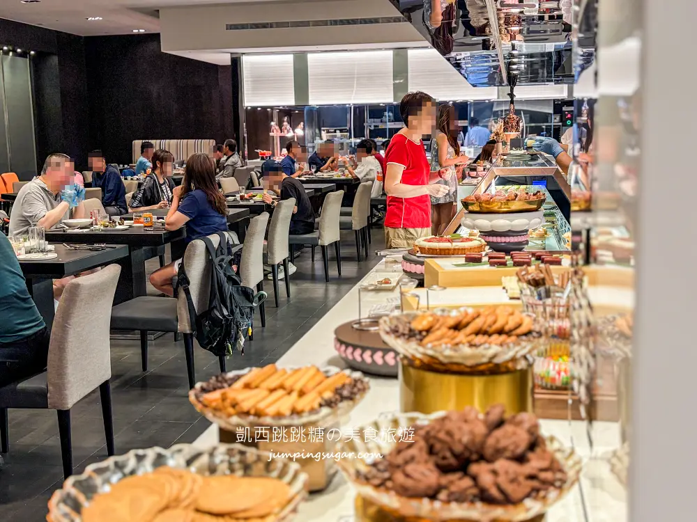 台北寒舍艾美酒店探索廚房~全新自助餐登場 ! 帝王蟹、龍蝦和牛任你吃 (菜單價錢)