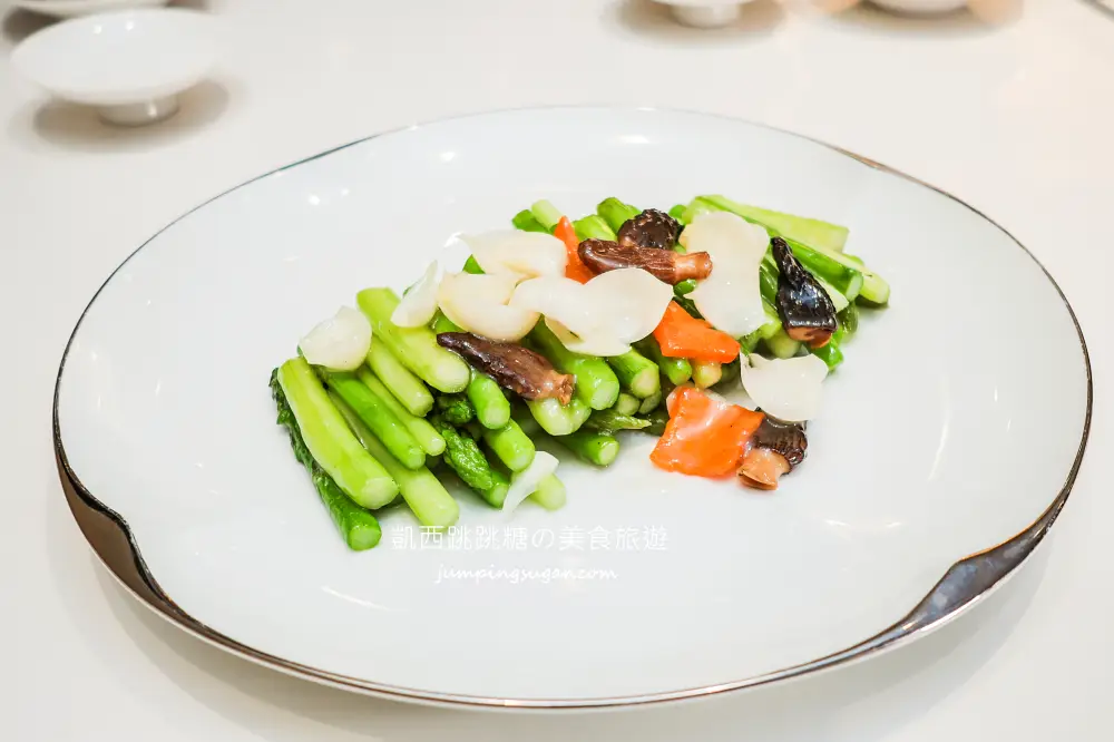 【南港車站美食】粵亮廣式料理，必吃推薦手工豆花、慢火戰斧牛 (菜單價錢)