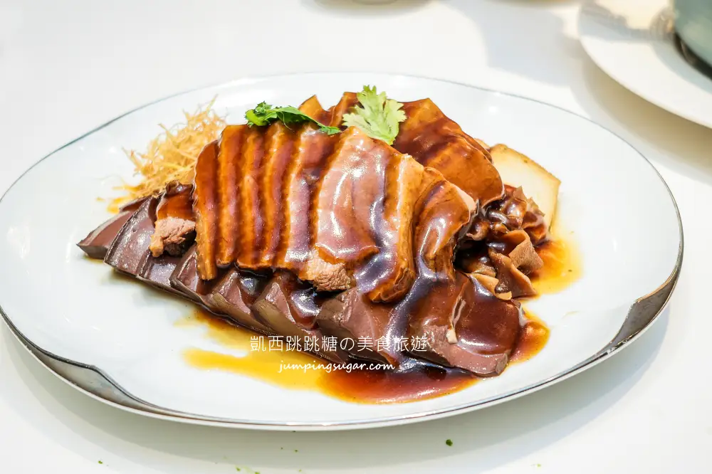 【南港車站美食】粵亮廣式料理，必吃推薦手工豆花、慢火戰斧牛 (菜單價錢)