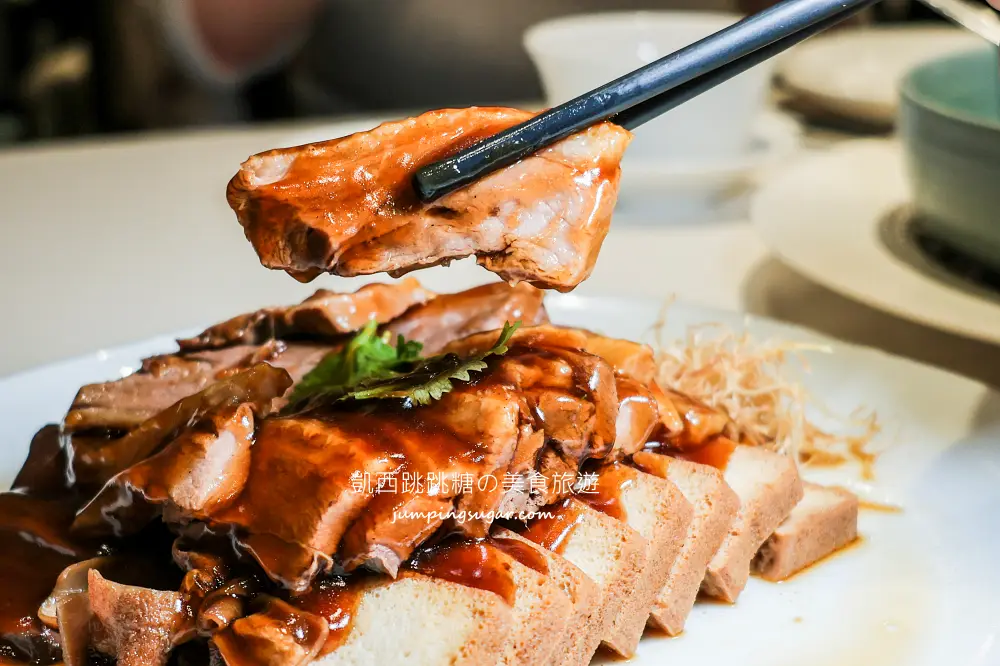 【南港車站美食】粵亮廣式料理，必吃推薦手工豆花、慢火戰斧牛 (菜單價錢)